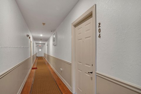 Condo in Miami Beach, Florida, 1 bedroom  № 1959469 - photo 22