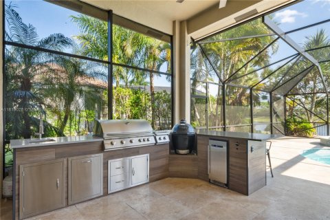 House in Weston, Florida 5 bedrooms, 389.91 sq.m. № 1756938 - photo 9