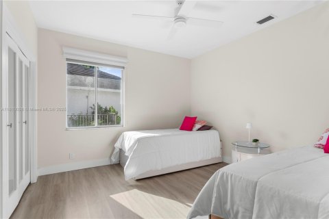 House in Weston, Florida 5 bedrooms, 389.91 sq.m. № 1756938 - photo 20