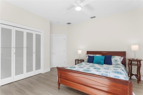 House in Weston, Florida 5 bedrooms, 389.91 sq.m. № 1756938 - photo 18