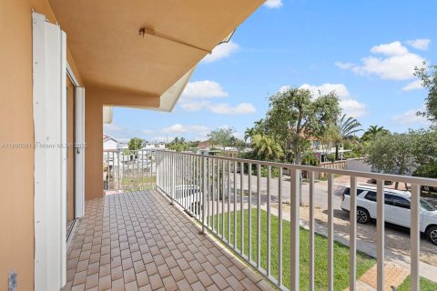 Propiedad comercial en venta en Hialeah, Florida, 258.27 m2 № 1944985 - foto 27