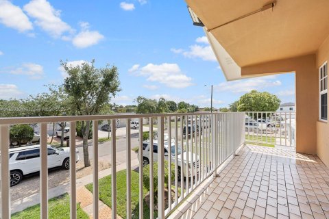 Propiedad comercial en venta en Hialeah, Florida, 258.27 m2 № 1944985 - foto 26