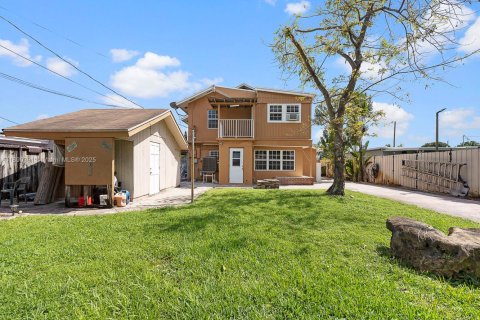 Propiedad comercial en venta en Hialeah, Florida, 258.27 m2 № 1944985 - foto 6