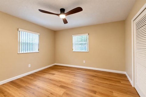 Villa ou maison à vendre à Bradenton, Floride: 2 chambres, 95.22 m2 № 2408715 - photo 15