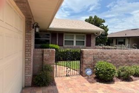 Villa ou maison à vendre à Winter Haven, Floride: 2 chambres, 133.78 m2 № 1771500 - photo 2