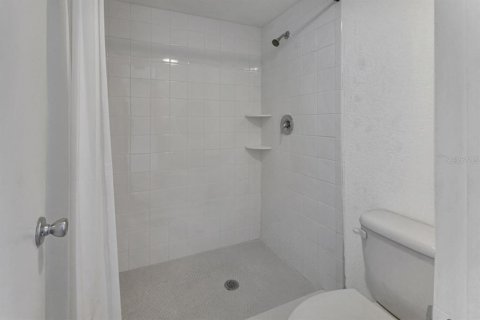 Condo in DeLand, Florida, 2 bedrooms № 2142958 - photo 17