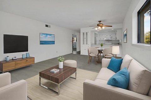 Condo in DeLand, Florida, 2 bedrooms № 2142958 - photo 6
