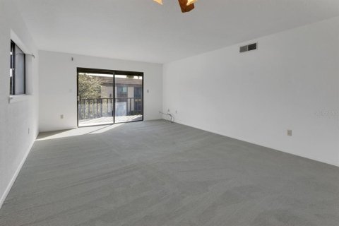 Condo in DeLand, Florida, 2 bedrooms № 2142958 - photo 4