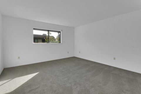 Condo in DeLand, Florida, 2 bedrooms № 2142958 - photo 15