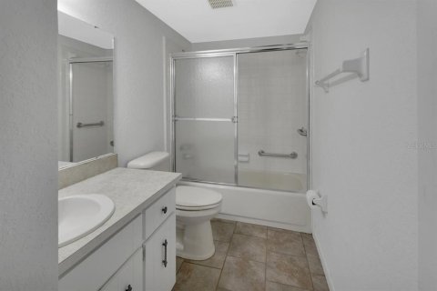 Condo in DeLand, Florida, 2 bedrooms № 2142958 - photo 21