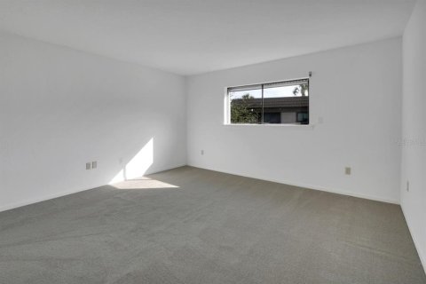 Condo in DeLand, Florida, 2 bedrooms № 2142958 - photo 14