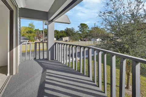 Condo in DeLand, Florida, 2 bedrooms № 2142958 - photo 23