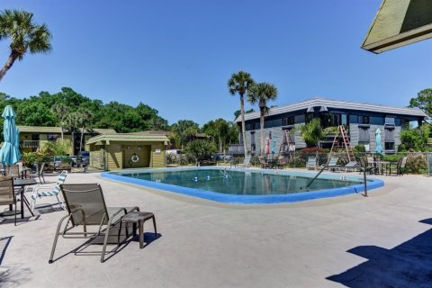 Condo in DeLand, Florida, 2 bedrooms № 2142958 - photo 30