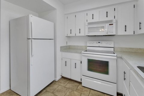 Condo in DeLand, Florida, 2 bedrooms № 2142958 - photo 10