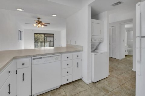 Condo in DeLand, Florida, 2 bedrooms № 2142958 - photo 9