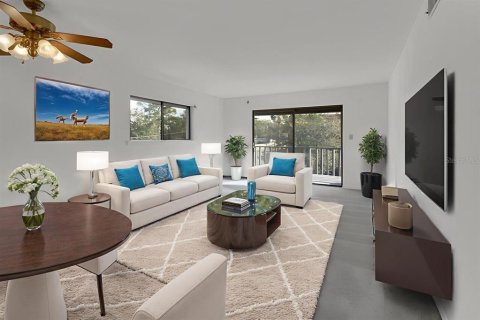 Condo in DeLand, Florida, 2 bedrooms № 2142958 - photo 3