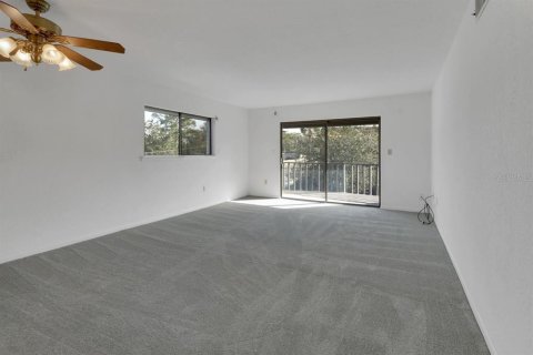 Condo in DeLand, Florida, 2 bedrooms № 2142958 - photo 5
