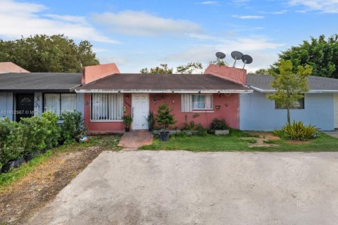 Adosado en venta en Homestead, Florida, 3 dormitorios, 111.48 m2 № 1968435 - foto 1