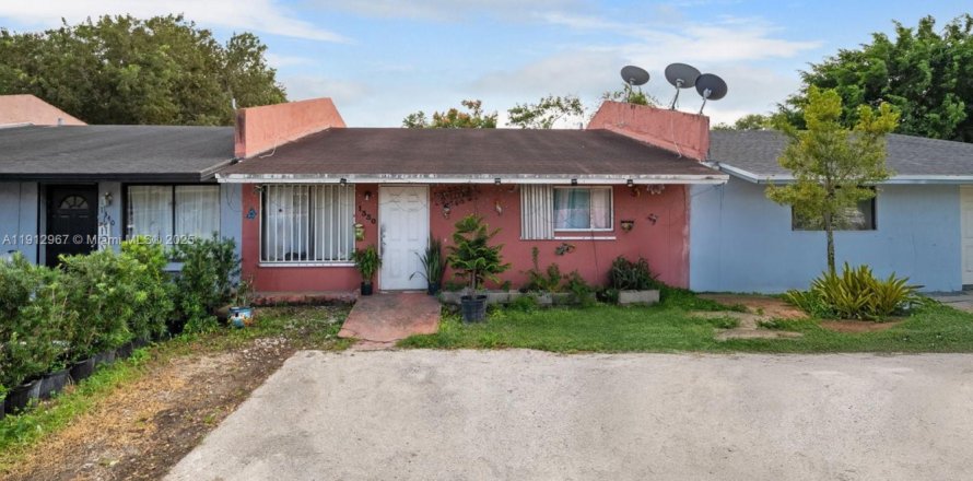 Adosado en Homestead, Florida 3 dormitorios, 111.48 m2 № 1968435