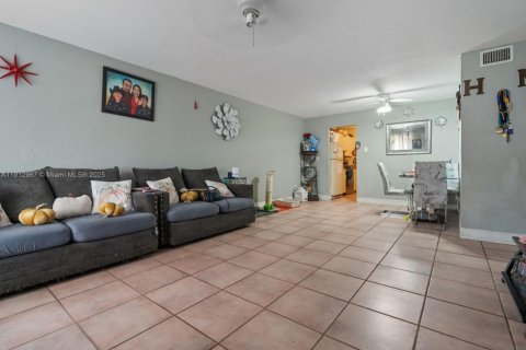 Adosado en venta en Homestead, Florida, 3 dormitorios, 111.48 m2 № 1968435 - foto 2