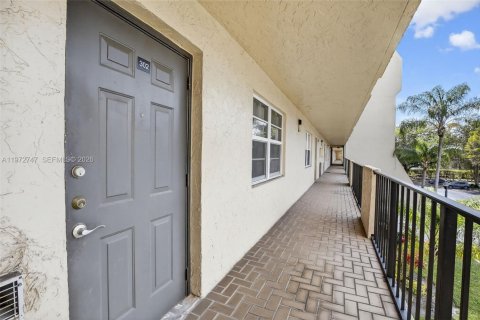 Condo in Davie, Florida, 2 bedrooms  № 2033659 - photo 2
