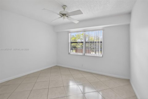 Condo in Davie, Florida, 2 bedrooms  № 2033659 - photo 18