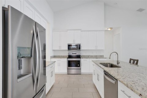 House in PORT ST LUCIE in Saint Lucie, Florida 4 bedrooms, 208.19 sq.m. № 1827336 - photo 18