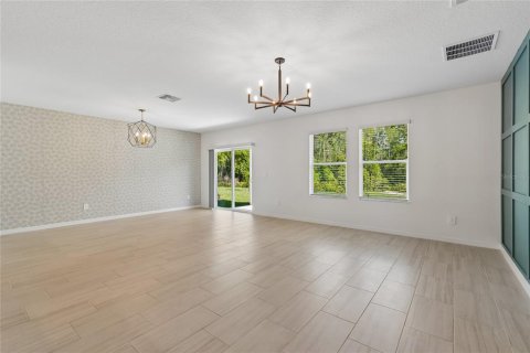 House in Land O' Lakes, Florida 6 bedrooms, 350.61 sq.m. № 2099634 - photo 15