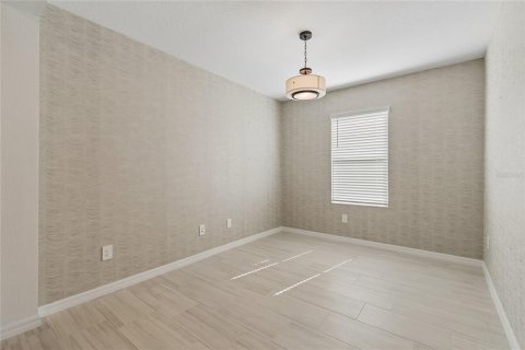 House in Land O' Lakes, Florida 6 bedrooms, 350.61 sq.m. № 2099634 - photo 6