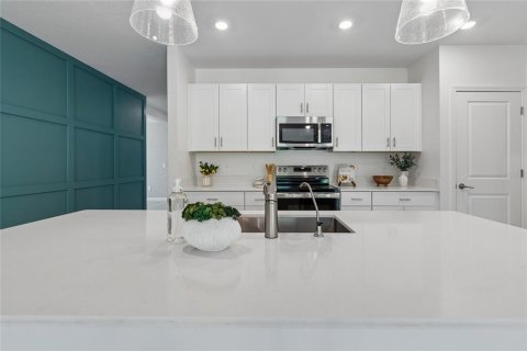 House in Land O' Lakes, Florida 6 bedrooms, 350.61 sq.m. № 2099634 - photo 11