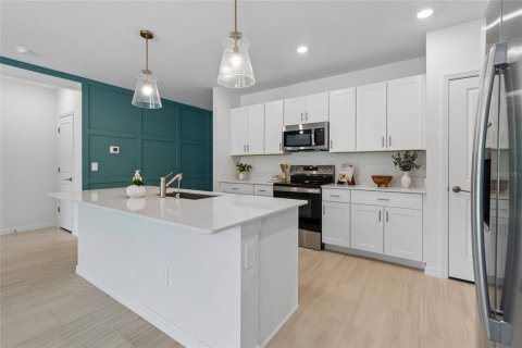 House in Land O' Lakes, Florida 6 bedrooms, 350.61 sq.m. № 2099634 - photo 12
