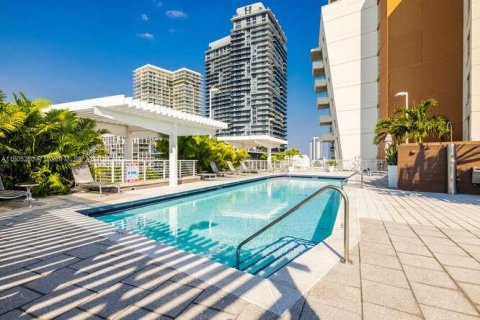 Condo in Miami, Florida, 2 bedrooms  № 1938088 - photo 4
