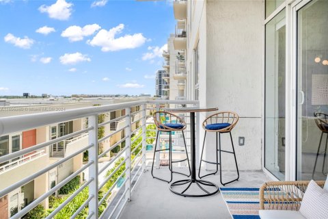 Condo in Miami, Florida, 2 bedrooms  № 1938088 - photo 11