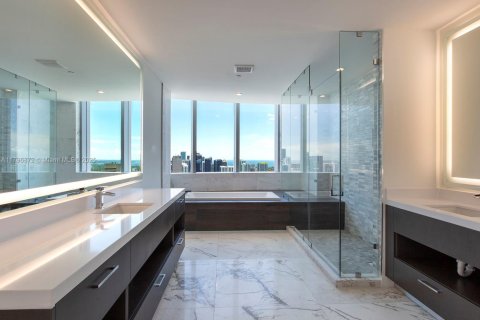 Copropriété à vendre à Miami, Floride: 4 chambres, 379.41 m2 № 1678650 - photo 17