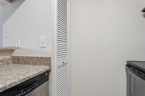 Condominio en alquiler en Tampa, Florida, 2 dormitorios, 85.28 m2 № 1810383 - foto 12