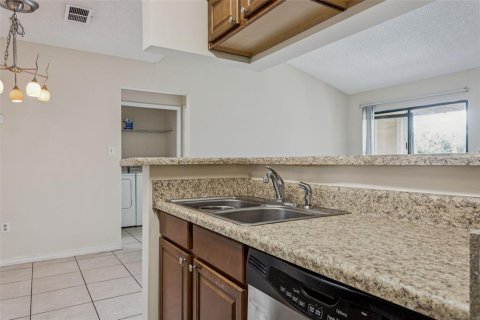 Condominio en alquiler en Tampa, Florida, 2 dormitorios, 85.28 m2 № 1810383 - foto 11