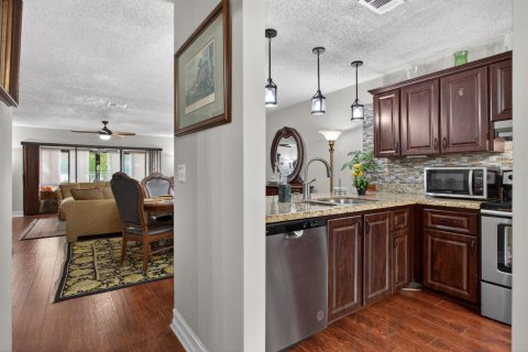 Townhouse in Lighthouse Point, Florida 2 bedrooms, 121.7 sq.m. № 2190061 - photo 10