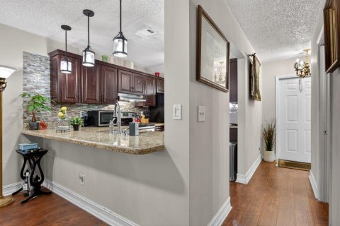 Townhouse in Lighthouse Point, Florida 2 bedrooms, 121.7 sq.m. № 2190061 - photo 2
