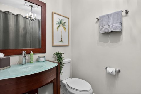Townhouse in Lighthouse Point, Florida 2 bedrooms, 121.7 sq.m. № 2190061 - photo 17