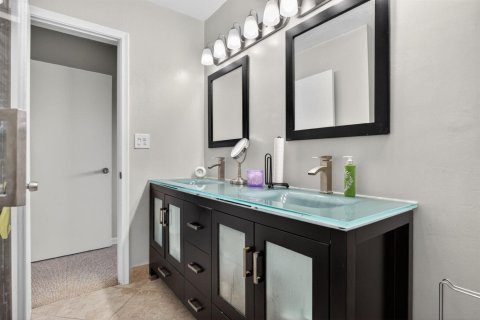 Townhouse in Lighthouse Point, Florida 2 bedrooms, 121.7 sq.m. № 2190061 - photo 28