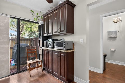 Townhouse in Lighthouse Point, Florida 2 bedrooms, 121.7 sq.m. № 2190061 - photo 16