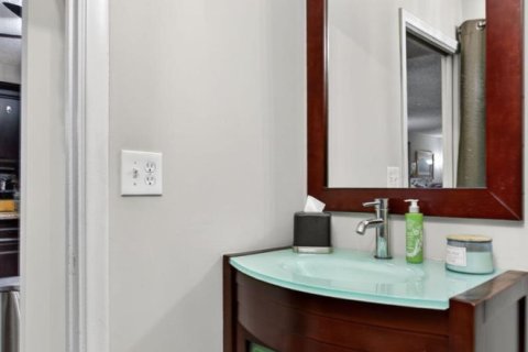 Townhouse in Lighthouse Point, Florida 2 bedrooms, 121.7 sq.m. № 2190061 - photo 19