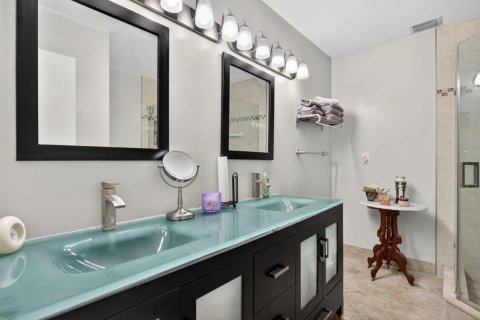 Townhouse in Lighthouse Point, Florida 2 bedrooms, 121.7 sq.m. № 2190061 - photo 27