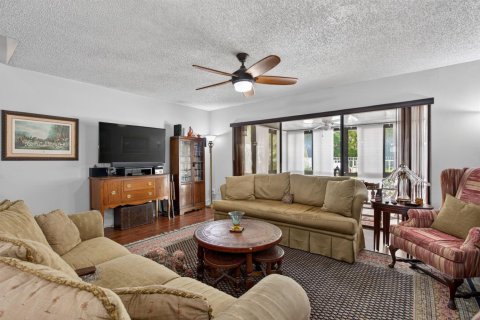 Townhouse in Lighthouse Point, Florida 2 bedrooms, 121.7 sq.m. № 2190061 - photo 21