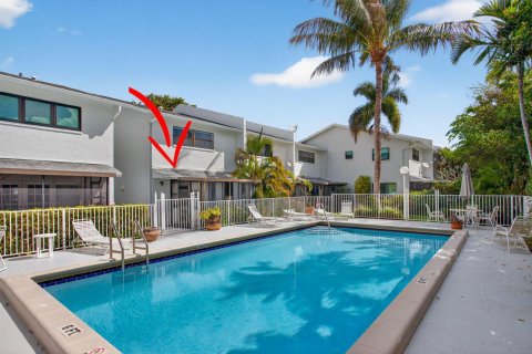 Townhouse in Lighthouse Point, Florida 2 bedrooms, 121.7 sq.m. № 2190061 - photo 5