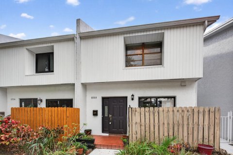 Townhouse in Lighthouse Point, Florida 2 bedrooms, 121.7 sq.m. № 2190061