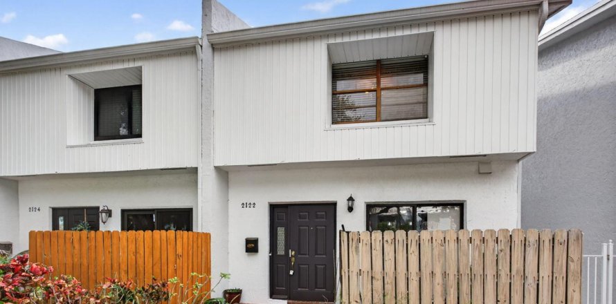 Townhouse in Lighthouse Point, Florida 2 bedrooms, 121.7 sq.m. № 2190061