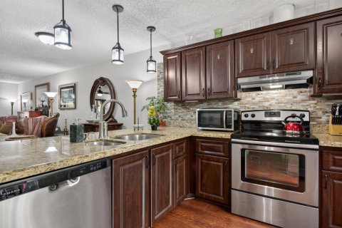 Townhouse in Lighthouse Point, Florida 2 bedrooms, 121.7 sq.m. № 2190061 - photo 3