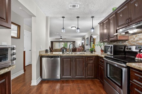 Townhouse in Lighthouse Point, Florida 2 bedrooms, 121.7 sq.m. № 2190061 - photo 9