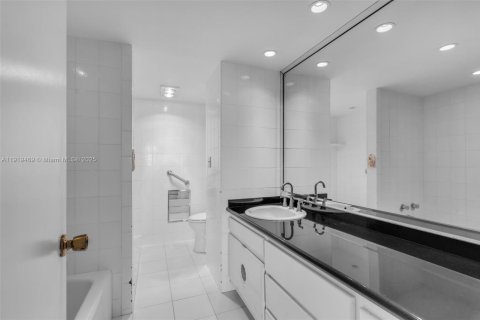 Condominio en venta en Key Biscayne, Florida, 3 dormitorios, 181.35 m2 № 1975414 - foto 15